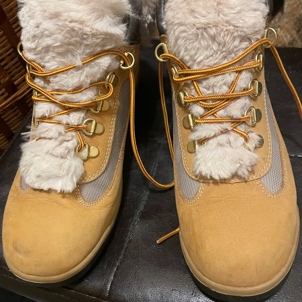 Perfect winter timberlands. Almost new. - Picture 3 of 3